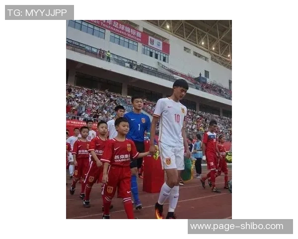 小川航基期待在与巴西队的较量中把握有限机会实现进球梦想